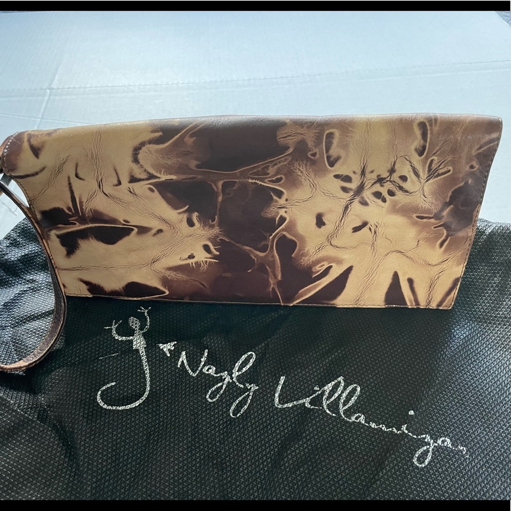 Nazly Villamizar - Leather style clutch